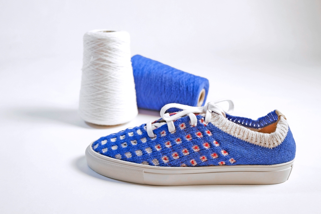 Knitted shoe, Kniterate, the tool for 3D printing knitting.